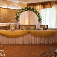 украшение банкетного зала свадебной аркой в орехово-зуево